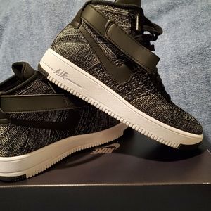 Air Force 1 Ultra Flyknit Mid Oreo